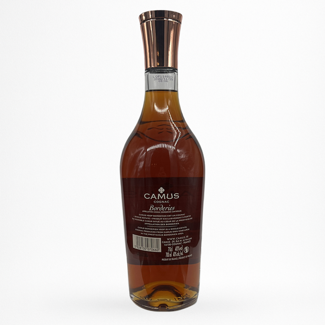 Camus VSOP Borderies – contre etiquette bouteille fond blanc, cognac single estate Borderies