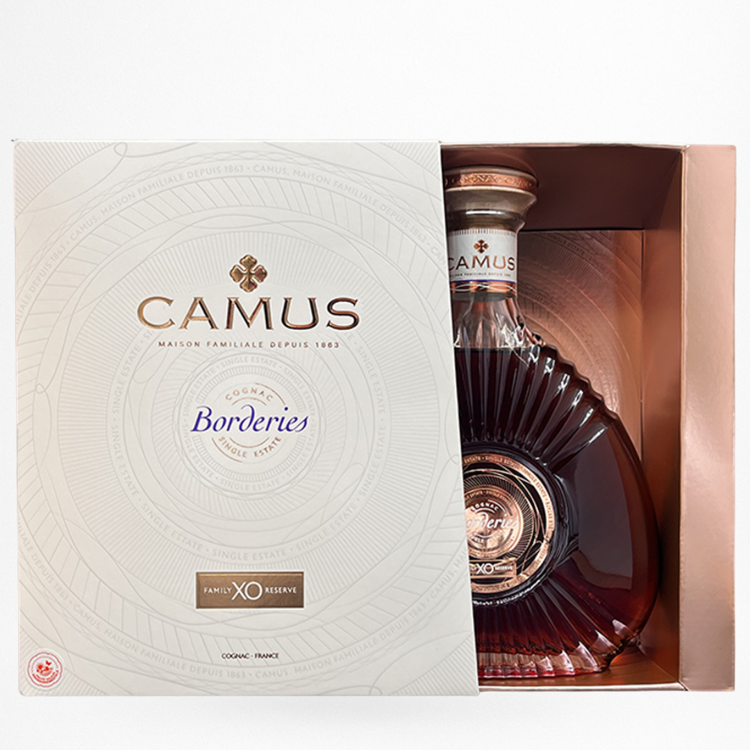 Camus XO Borderies — coffret de cognac packshot fond blanc, Single Estate Borderies, XO premium