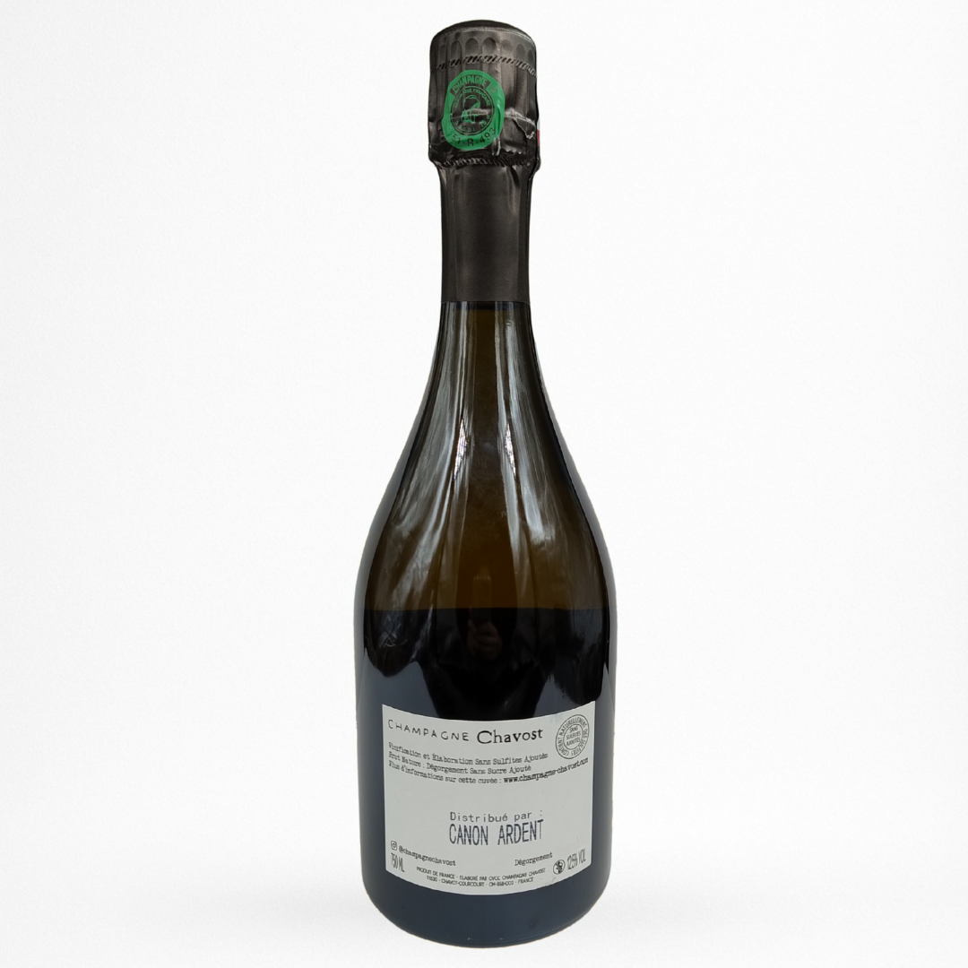 Bouteille de Blanc Assemblage NV Champagne Chavost, Champagne, vin effervescent blanc, contre etiquette sur fond blanc