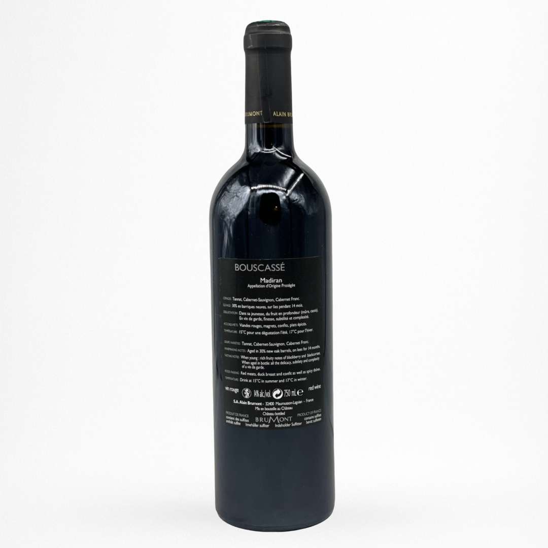 Vin rouge de Madiran – Château Bouscassé (Alain Brumont) – bouteille 75 cl, contre étiquette noire et dorée, fond blanc.