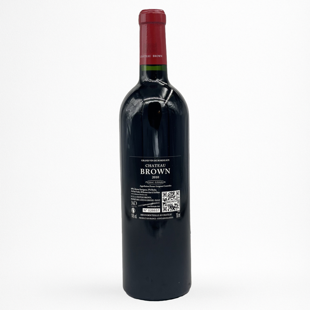 Château Brown 2010 Pessac-Léognan – photo contre etiquette bouteille de vin rouge Bordeaux (Grand Vin de Graves) sur fond blanc