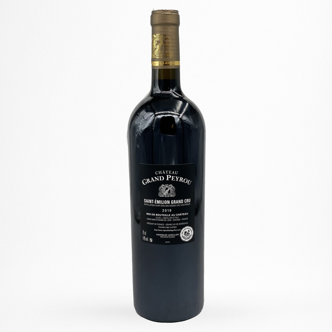 Bouteille de vin Château Grand Peyrou 2020 en Saint-Emilion Grand Cru sur fond blanc