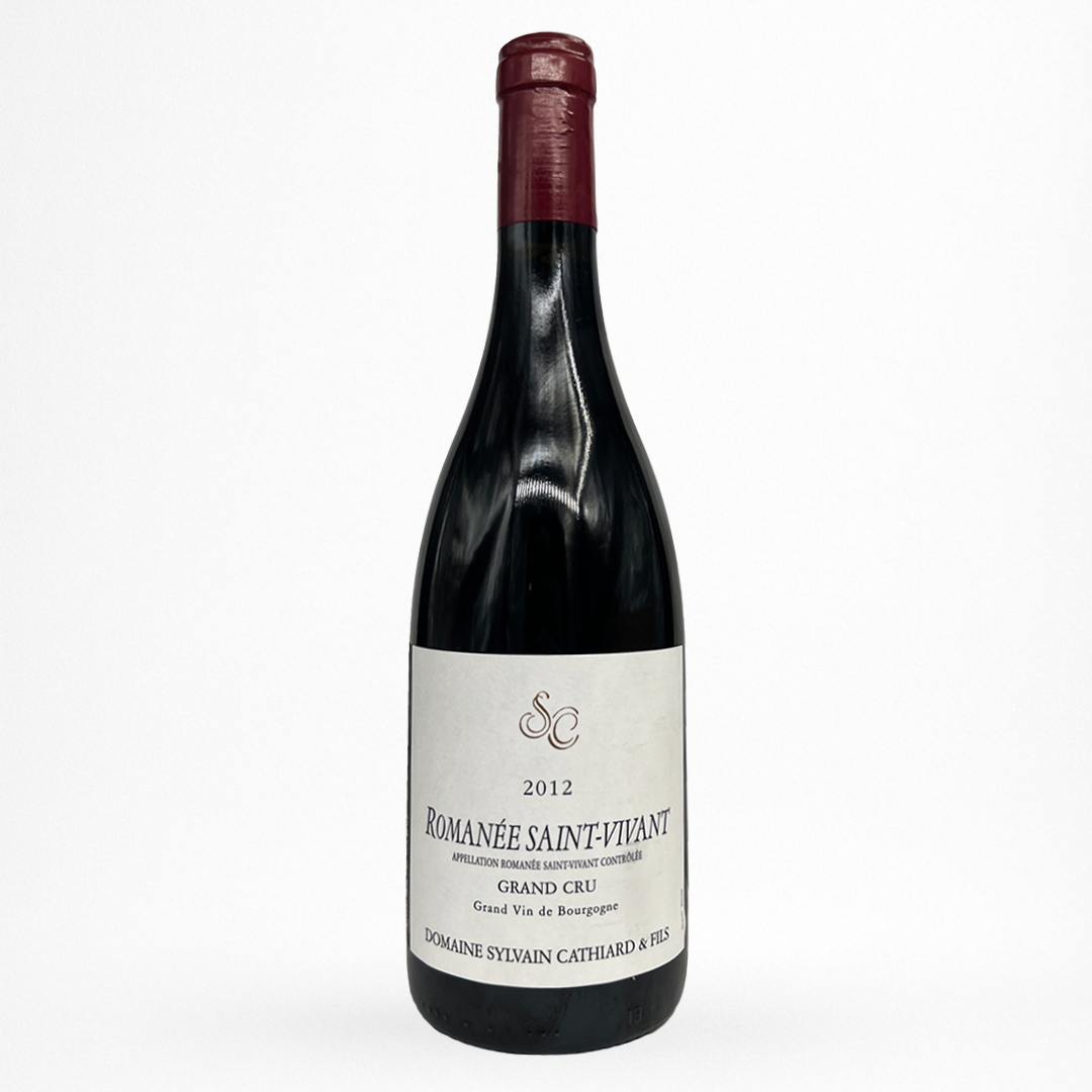Bouteille de vin Domaine Sylvain Cathiard & fils 2012 en Romanée Saint-Vivant Grand Cru sur fond blanc
