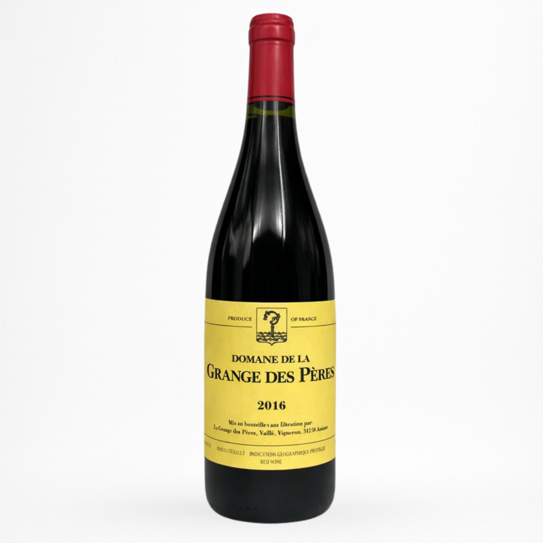 Bouteille de Domaine de la Grange des Pères 2016 (IGP Pays d’Hérault), vin rouge : étiquette jaune avec texte noir, capsule rouge, bouteille sombre.