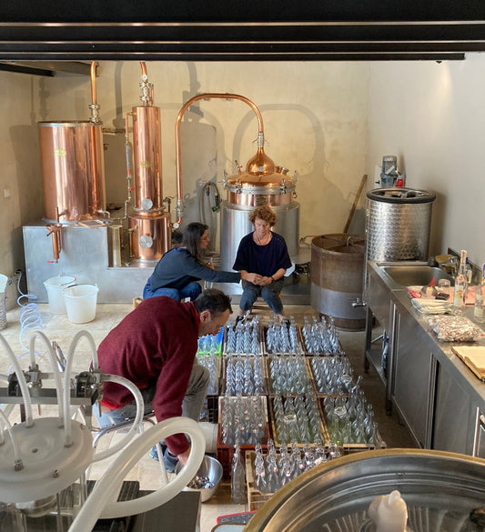 Laurent Gaspard, distillateur de la Distillerie du Petit Grain : passion et artisanat