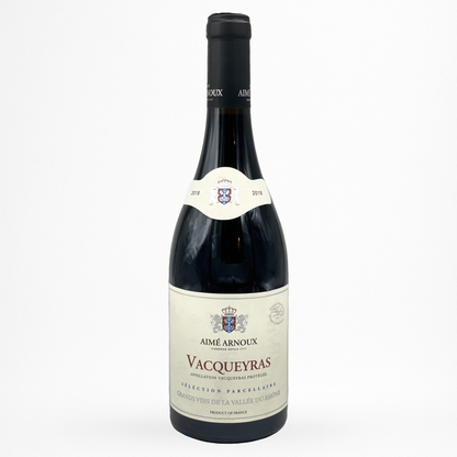 Bouteille de Vacqueyras Sélection Parcellaire Aimé Arnoux, vin rouge, vue de face sur fond blanc