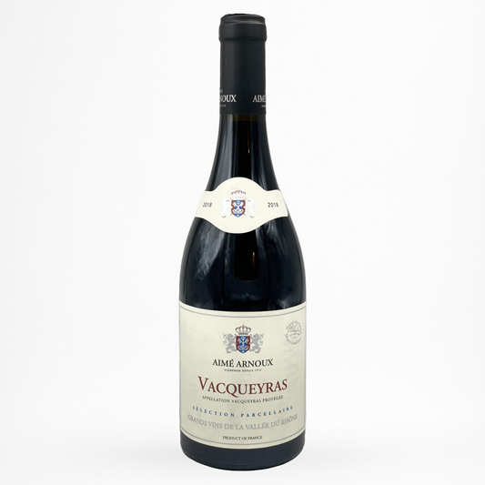 Bouteille de Vacqueyras Sélection Parcellaire Aimé Arnoux, vin rouge, vue de face sur fond blanc
