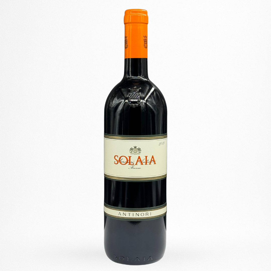 Bouteille de vin Antinori Solaia 2019 en IGT Toscana sur fond blanc