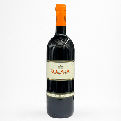 Bouteille de vin Antinori Solaia 2019 en IGT Toscana sur fond blanc