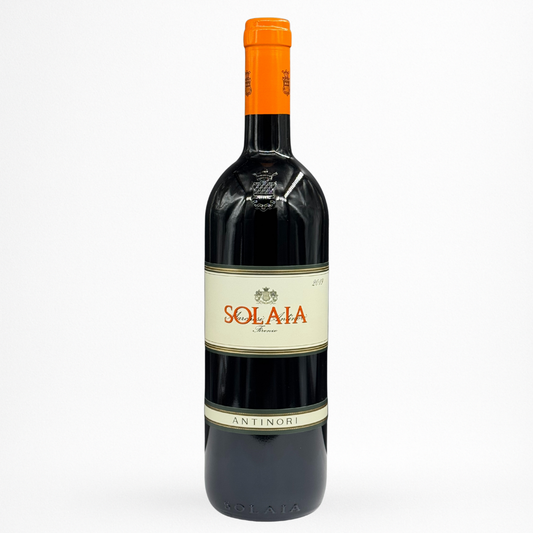 Bouteille de vin Antinori Solaia 2019 en IGT Toscana sur fond blanc