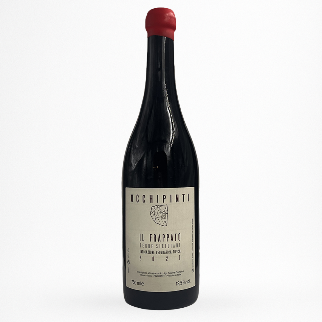 Bouteille de Il Frappato Arianna Occhipinti, Terre Siciliane, vin rouge, vue de face sur fond blanc