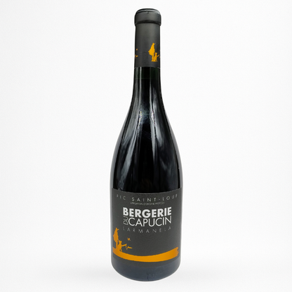Bouteille de Larmanela Bergerie du Capucin, Pic-Saint-Loup, vin rouge, vue de face sur fond blanc