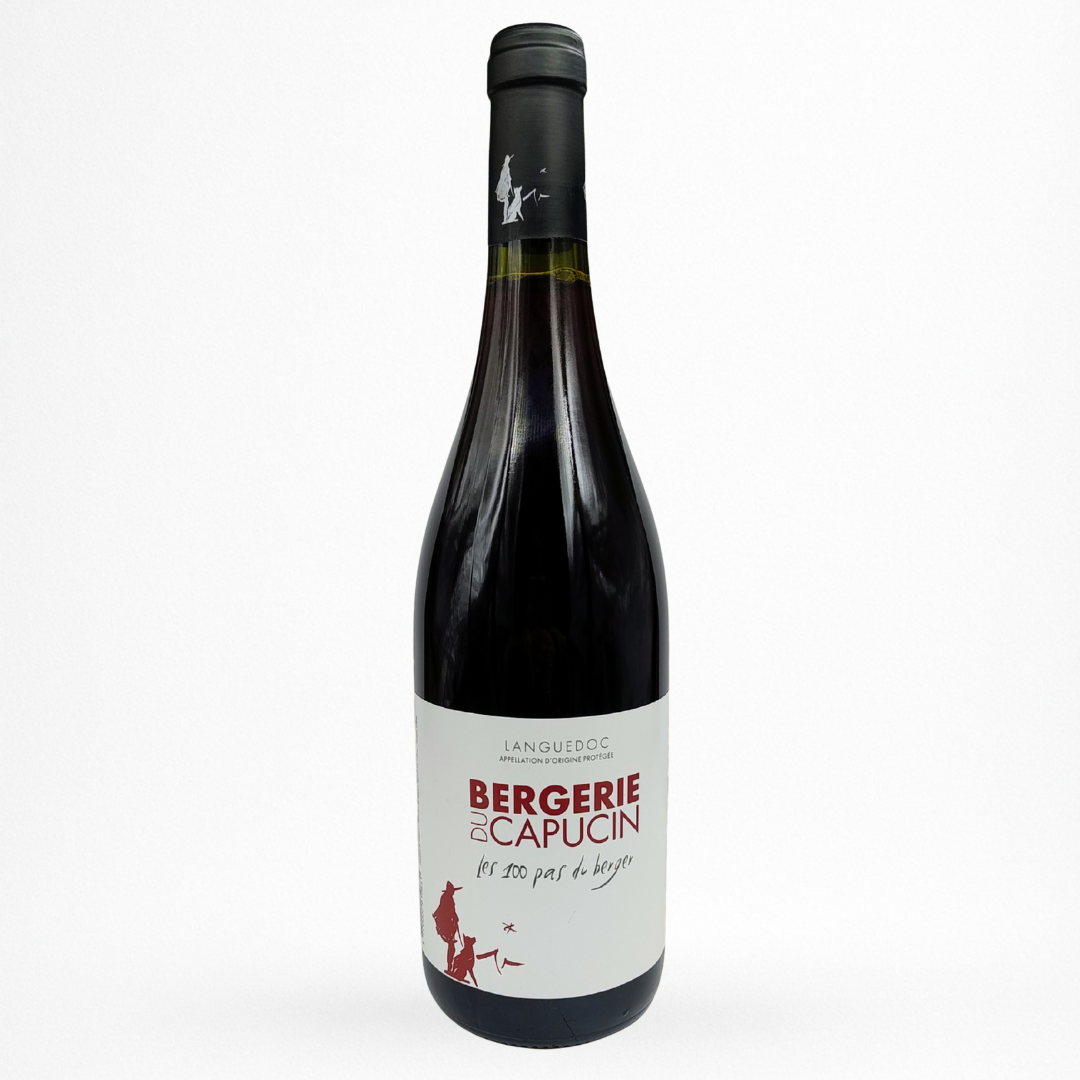Bouteille de Les 100 pas du berger Bergerie du Capucin, Languedoc, vin rouge, vue de face sur fond blanc