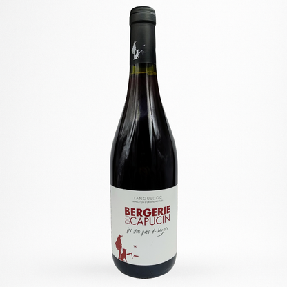 Bouteille de Les 100 pas du berger Bergerie du Capucin, Languedoc, vin rouge, vue de face sur fond blanc
