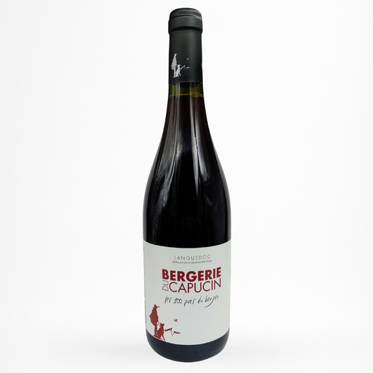 Bouteille de Les 100 pas du berger Bergerie du Capucin, Languedoc, vin rouge, vue de face sur fond blanc