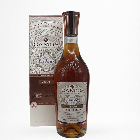 Camus VSOP Borderies – bouteille et coffret packshot fond blanc, cognac single estate Borderies