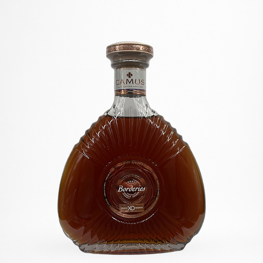 Camus XO Borderies — bouteille de cognac packshot fond blanc, Single Estate Borderies, XO premium