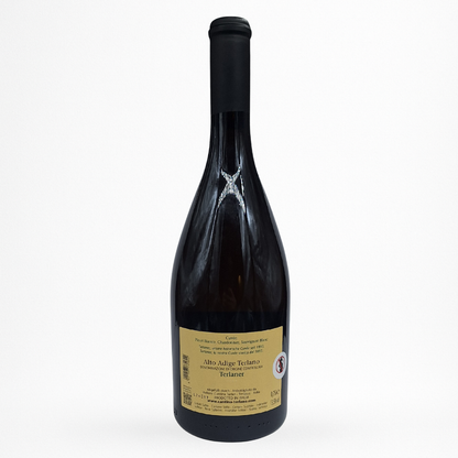 Bouteille de Terlaner blanc Cantina Terlano, Alto Adige, vin blanc d’Italie, contre etiquette sur fond blanc