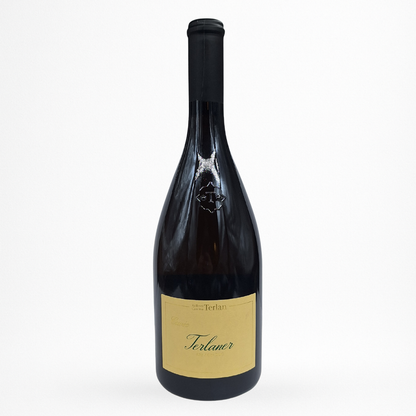 Bouteille de Terlaner blanc Cantina Terlano, Alto Adige, vin blanc d’Italie, vue de face sur fond blanc