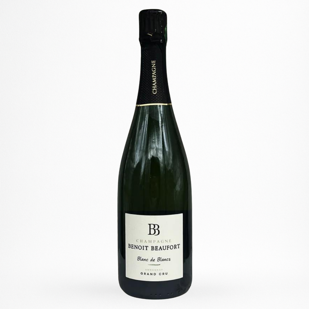 Bouteille de Champagne Blanc de Blancs Grand Cru Benoît Beaufort, Champagne, vin effervescent blanc, vue de face sur fond blanc