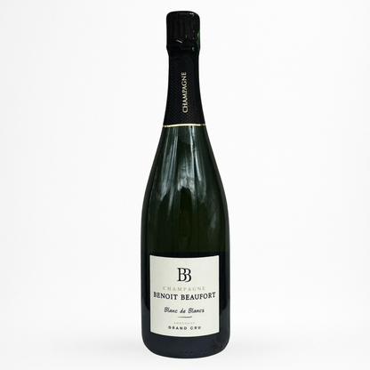 Bouteille de Champagne Blanc de Blancs Grand Cru Benoît Beaufort, Champagne, vin effervescent blanc, vue de face sur fond blanc