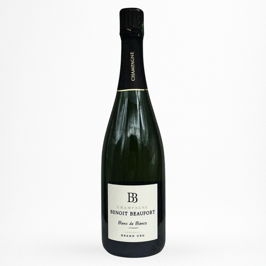 Bouteille de Champagne Blanc de Blancs Grand Cru Benoît Beaufort, Champagne, vin effervescent blanc, vue de face sur fond blanc