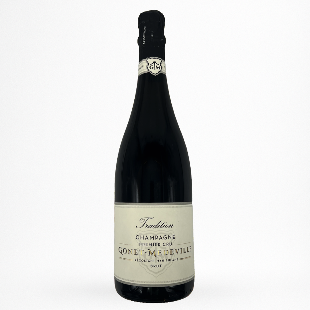 Bouteille de Brut Tradition NV 1er Cru Champagne Gonet-Medeville, Champagne, vin effervescent blanc, vue de face sur fond blanc