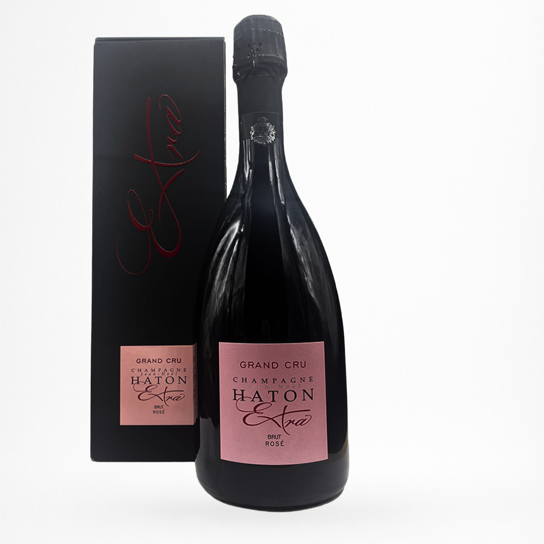 Packshot coffret Champagne Haton La Cuvée Rosé Extra Grand Cru NV, bouteille de champagne rosé avec étui noir sur fond blanc.