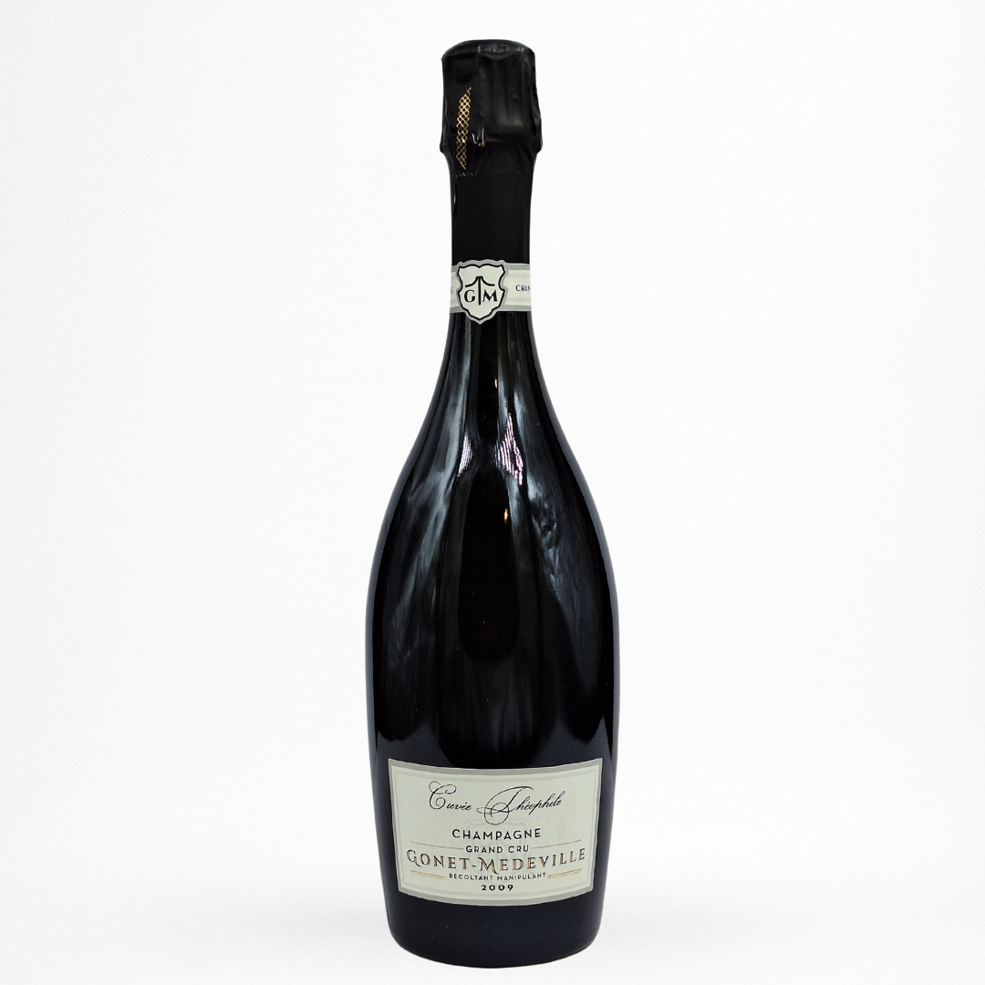 Bouteille de La Cuvée Théophile Extra-Brut 2009 Champagne Gonet-Medeville, Grand Cru, vin effervescent blanc, vue de face sur fond blanc