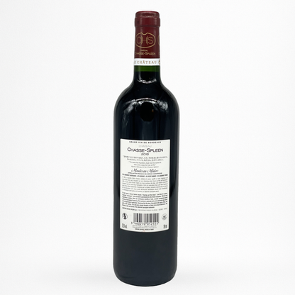 Bouteille de Château Chasse-Spleen, Moulis-en-Médoc AOC — vin rouge de Bordeaux, packshot sur fond blanc -contre étiquette 