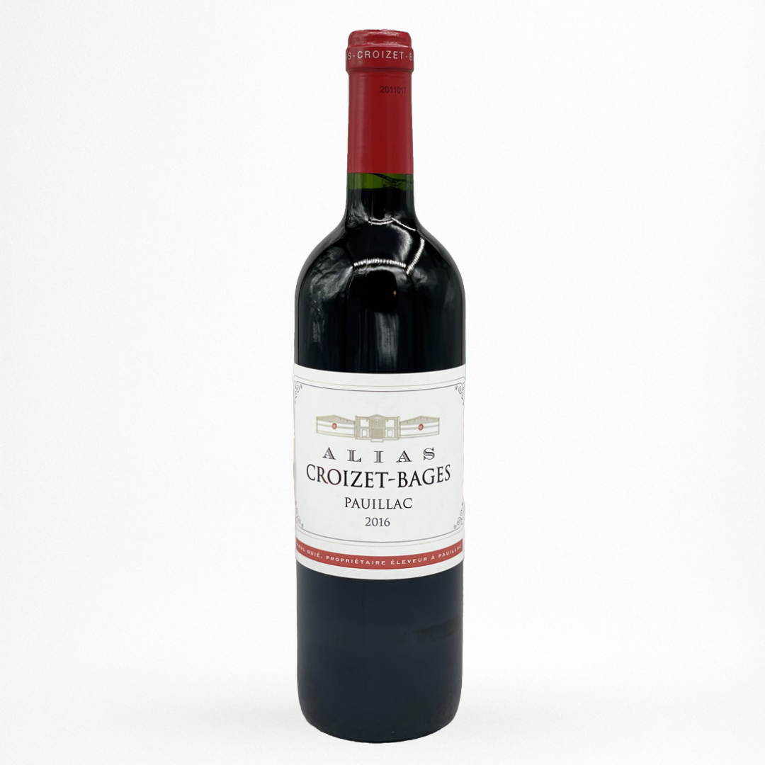 Bouteille de Château Croizet-Bages “Alias” – Pauillac AOC, vin rouge de Bordeaux sur fond blanc.