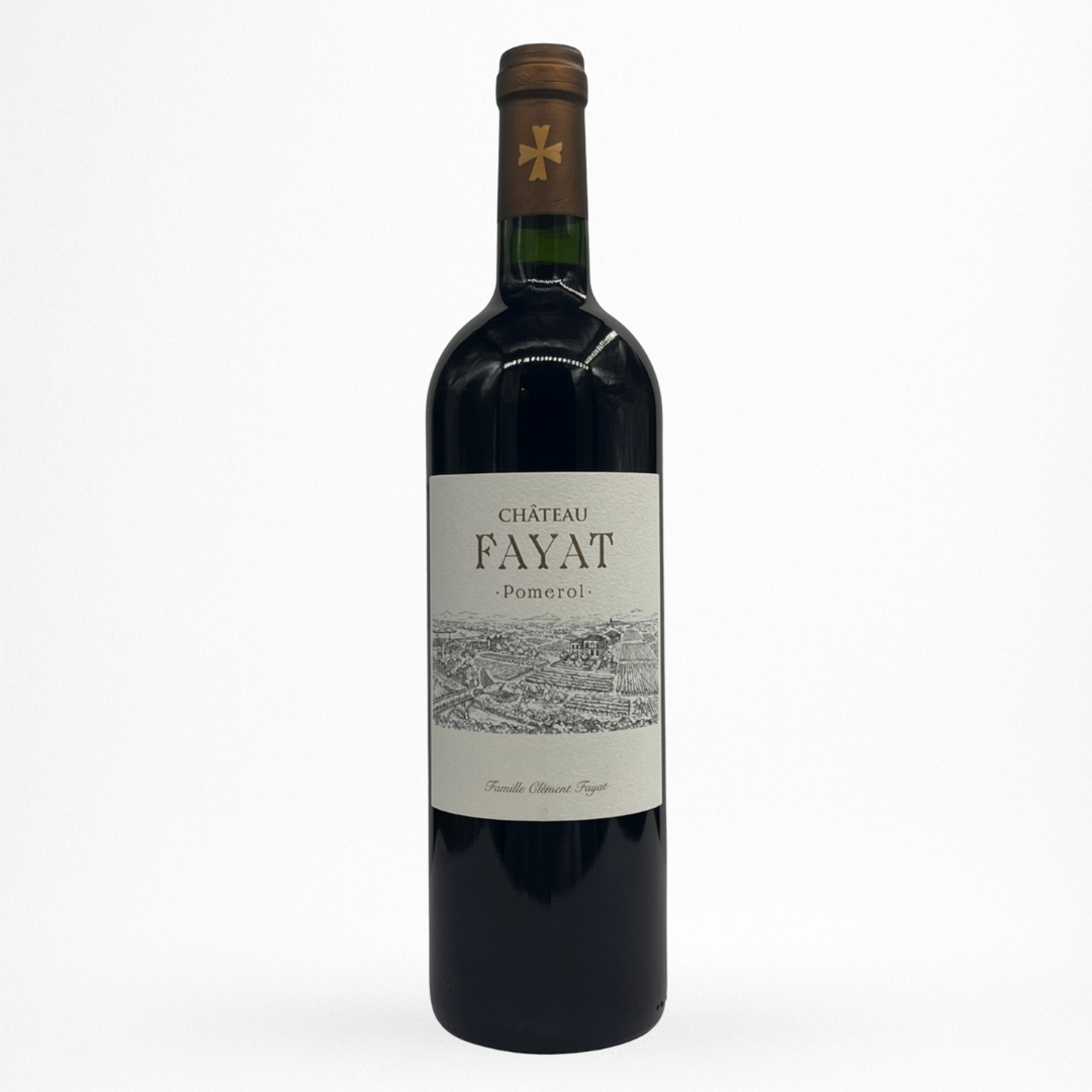 Bouteille de vin Château Fayat 2019 en appellation Pomerol posée sur fond blanc