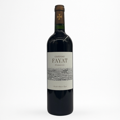 Bouteille de vin Château Fayat 2019 en appellation Pomerol posée sur fond blanc