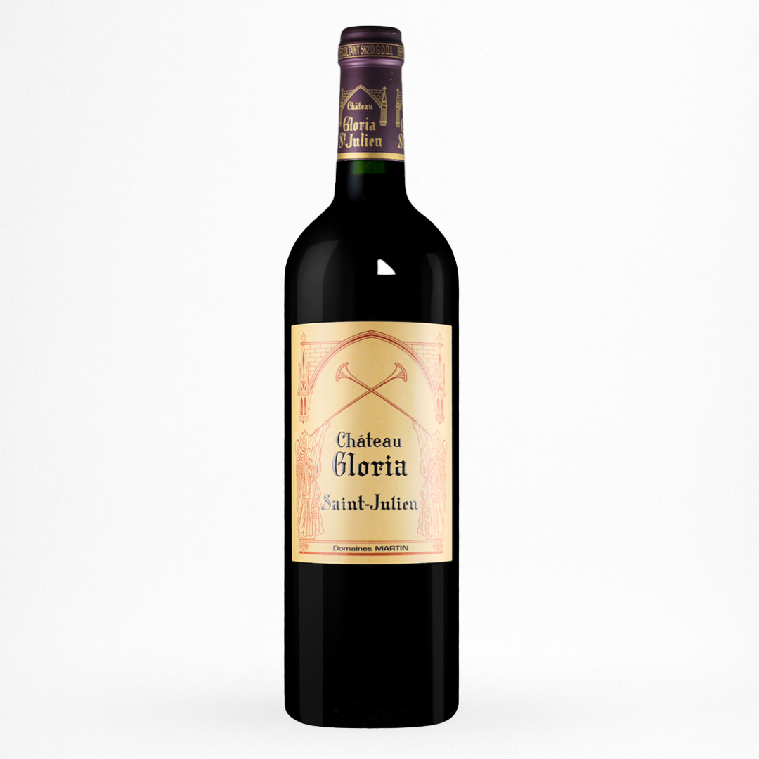 Bouteille de vin Château Gloria 2002 en Saint-Julien posée sur fond blanc