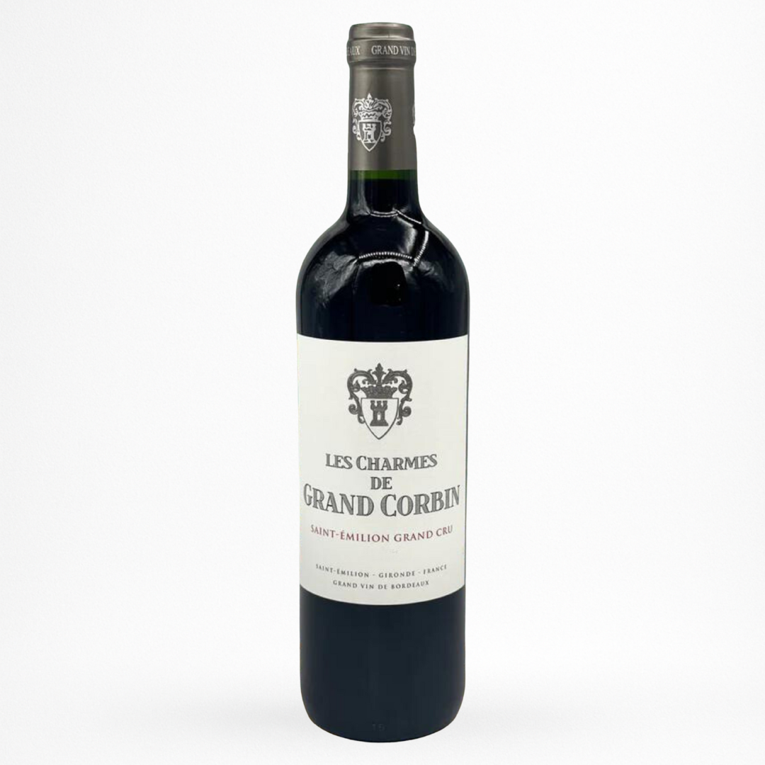 Bouteille de vin Château Grand Corbin Les Charmes de Grand Corbin 2018 en Saint-Emilion Grand Cru sur fond blanc