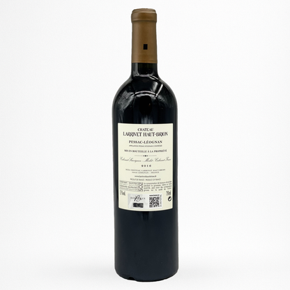 Château Larrivet Haut-Brion 2016 – Pessac-Léognan, Grand Vin de Bordeaux, vin rouge ; contre etiquette de bouteille packshot sur fond blanc avec étiquette du château