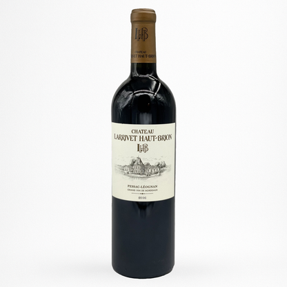 Château Larrivet Haut-Brion 2016 – Pessac-Léognan, Grand Vin de Bordeaux, vin rouge ; bouteille packshot sur fond blanc avec étiquette du château