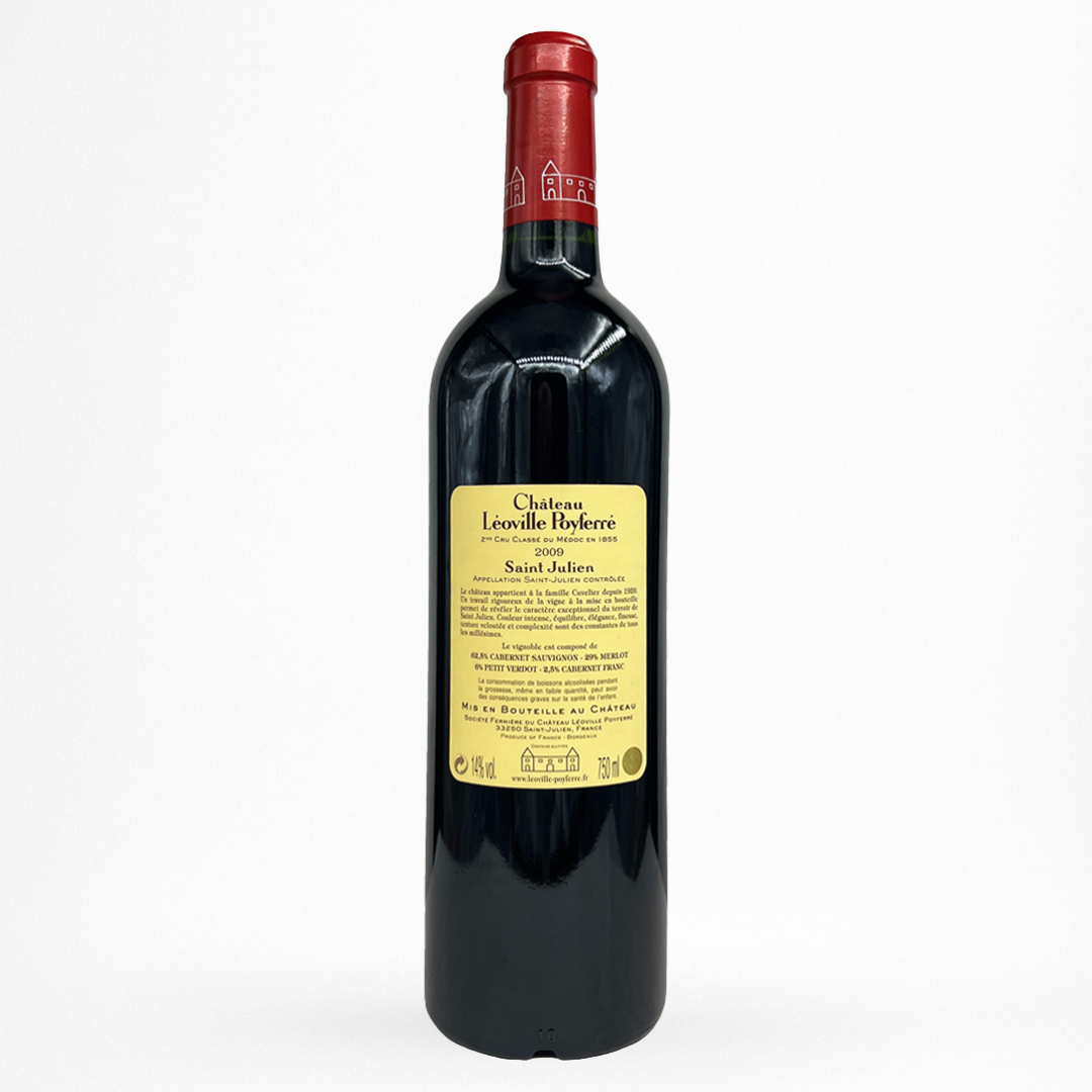 Contre etiquette de Bouteille de vin rouge Château Léoville Poyferré 2009 Saint-Julien, étiquette jaune, capsule rouge, verre sombre sur fond blanc