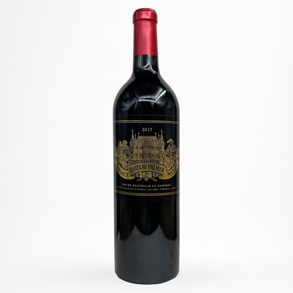 Bouteille de Château Palmer 2017 (Grand vin – AOC Margaux) : bouteille bordelaise sombre, capsule rouge, vin rouge profond. Étiquette noire avec dorures représentant le château, mention 2017 en haut, typographie élégante et finition haut de gamme, fond blanc studio.