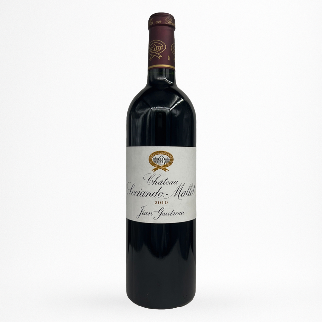 Château Sociando-Mallet 2010 – Haut-Médoc AOC, vin rouge de Bordeaux (75 cl) – bouteille en packshot sur fond blanc, étiquette “Jean Gautreau” bien lisible.