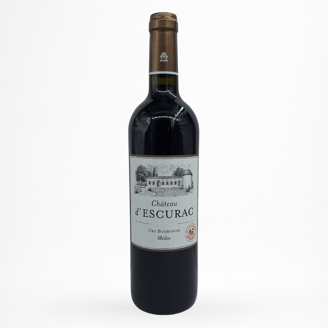 Bouteille de Château d’Escurac — Cru Bourgeois, Médoc (vin rouge de Bordeaux) sur fond blanc.