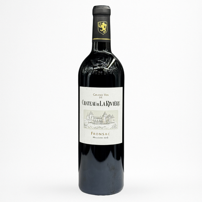 Bouteille de vin Château de La Rivière 2016 en AOC Fronsac sur fond blanc