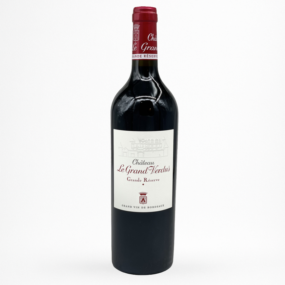 Bouteille de vin rouge Château Le Grand Verdus Grande Réserve avec étiquette blanche et capsule rouge sur fond blanc