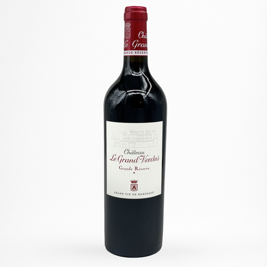 Bouteille de vin rouge Château Le Grand Verdus Grande Réserve avec étiquette blanche et capsule rouge sur fond blanc