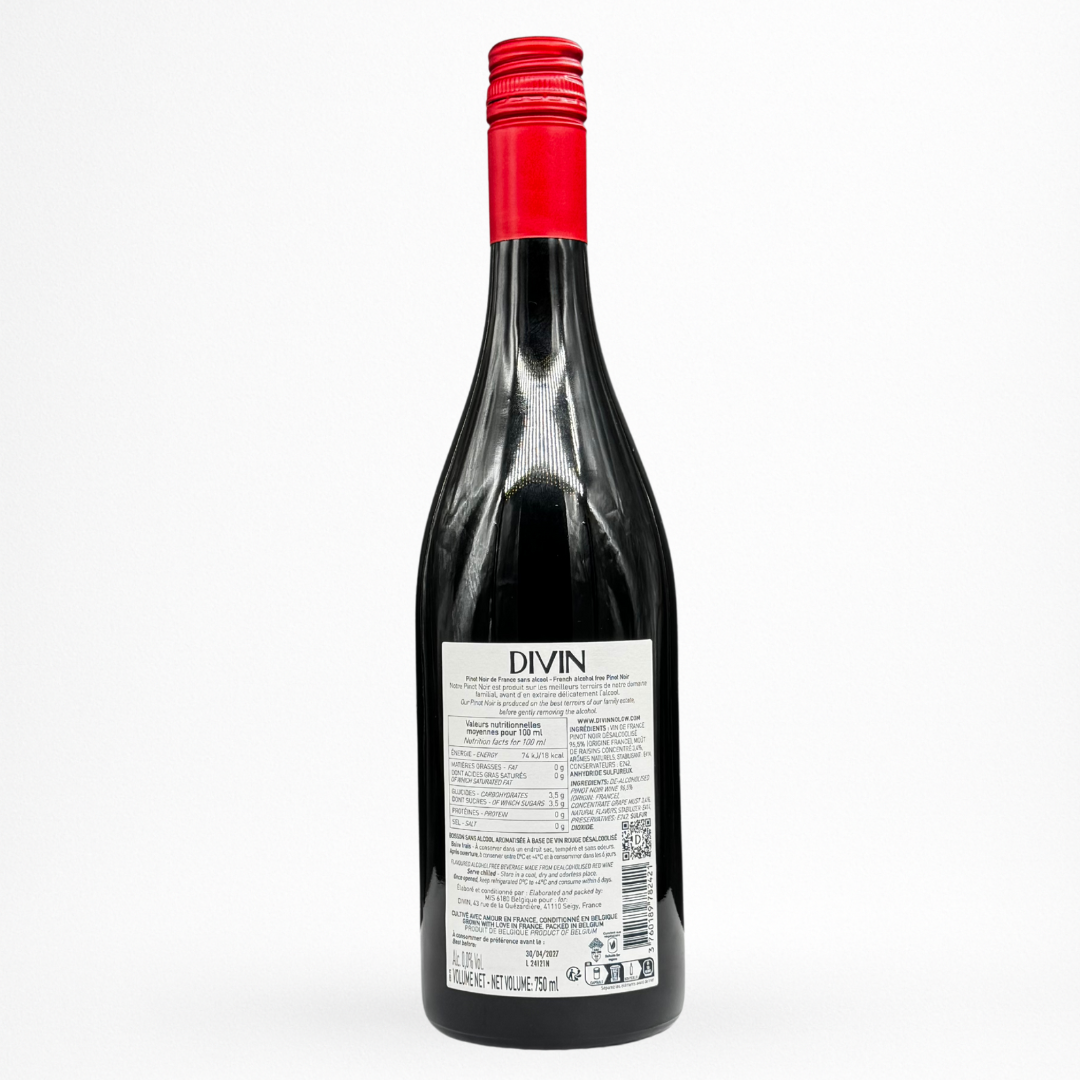 Contre etiquette de bouteille Divin 0.0 Pinot Noir – vin rouge désalcoolisé (75 cl), capsule rouge, étiquette blanche et rouge “0.0”, packshot sur fond blanc.