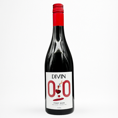 Bouteille Divin 0.0 Pinot Noir – vin rouge désalcoolisé (75 cl), capsule rouge, étiquette blanche et rouge “0.0”, packshot sur fond blanc.