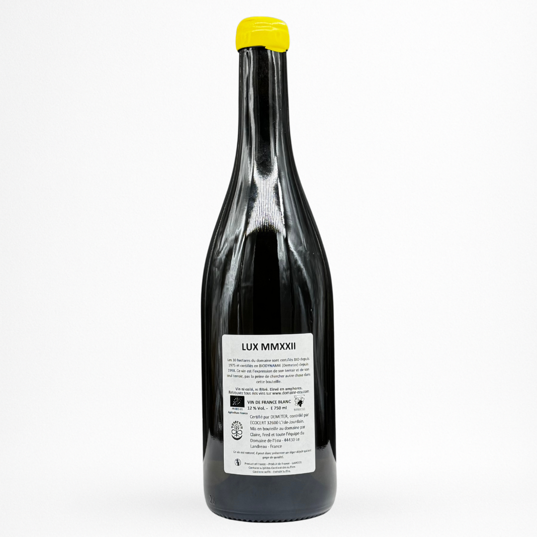 Contre etiquette de bouteille Domaine de l’Ecu – “Lux” 2022, Vin de France : packshot sur fond blanc, capsule jaune et étiquette dorée avec icône religieuse.