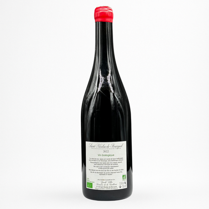 Bouteille de vin rouge Domaine de la Cotelleraie “Les Perruches” 2022 – AOC Saint-Nicolas-de-Bourgueil — packshot sur fond blanc, capsule rouge, contre étiquette.