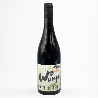 Bouteille Domaine de la Rune “Wunjo” 2022 – vin rouge (Vin de France), capsule grise, étiquette illustrée crème/vert “Wunjo”, packshot sur fond blanc.