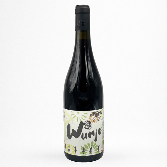 Bouteille Domaine de la Rune “Wunjo” 2022 – vin rouge (Vin de France), capsule grise, étiquette illustrée crème/vert “Wunjo”, packshot sur fond blanc.